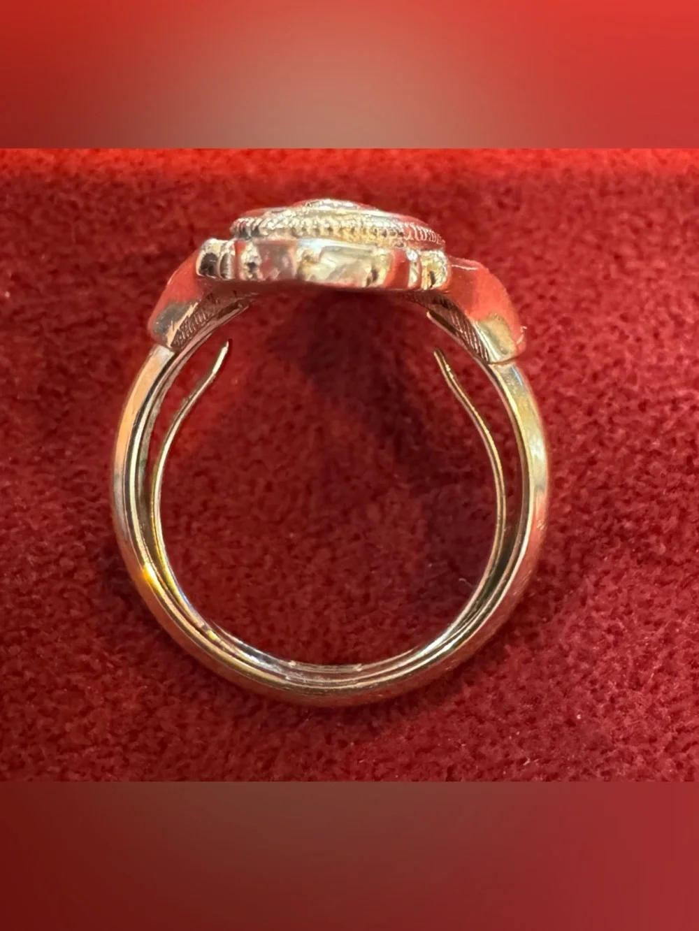 Vintage 1976 Avon Kensington Ring, Antique Gold Tone, Oval, 1 Clear Stone Sz 6-7